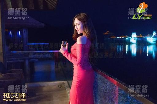 推女神-黄可christine 推女神 - 图集里尽是黄可christine的红裙,像是召唤着某种“带点火”的气氛,唔,不自觉地想多看几眼。