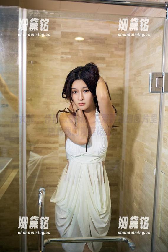 推女郎-艾栗栗 推女郎 - 怀旧款学妹!艾栗栗私房图片里燃起我的青春记忆。