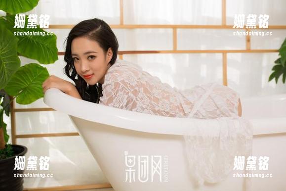 果团网 - 如果我有通灵儿同款泳衣，那我也能秒变海边’squeen吧？