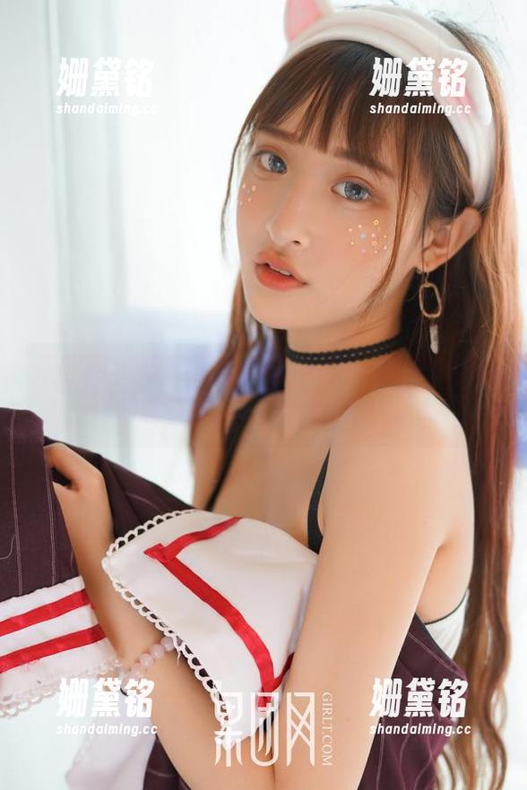 果团网-陈雅漫 果团网 - 陈雅漫的海边原图,能把沙子晒成金子,不信你看看!