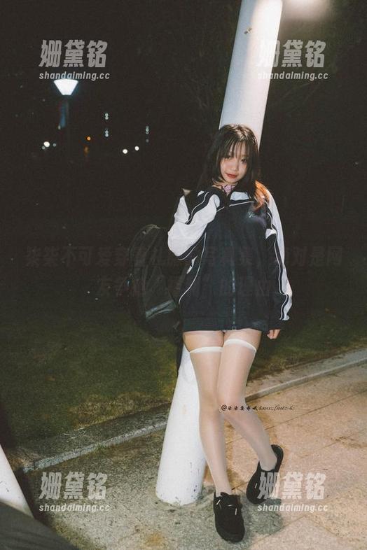 柒柒不可爱 柒柒不可爱穿着礼服的写真集,绝对是网友争抢“福利”的理由