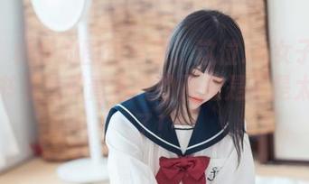 看了桜桃喵的图包分享：这位JK女子高中生，书卷气和青春气的碰撞是不是太有趣了！
