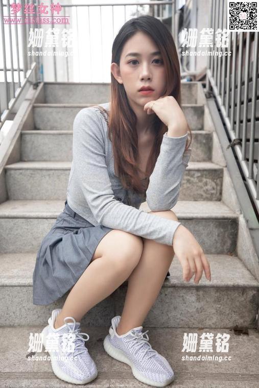 梦丝女神-晓晓 梦丝女神 - 美图合集:在晓晓的黑衣世界里,网红成为常态!