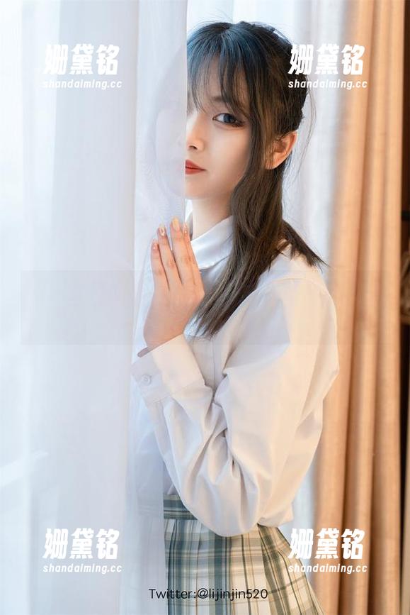 梨瑾瑾 校园女神的日常—梨瑾瑾cos制服极简原图