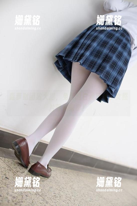 森萝财团放大招，免费的白丝运动少女照片等你来拿！