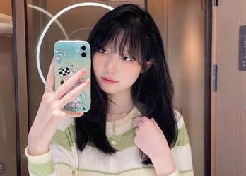 此时无声胜有声,炸酱沐沐的贝尔法斯特最新写真集值得仔细玩味。
