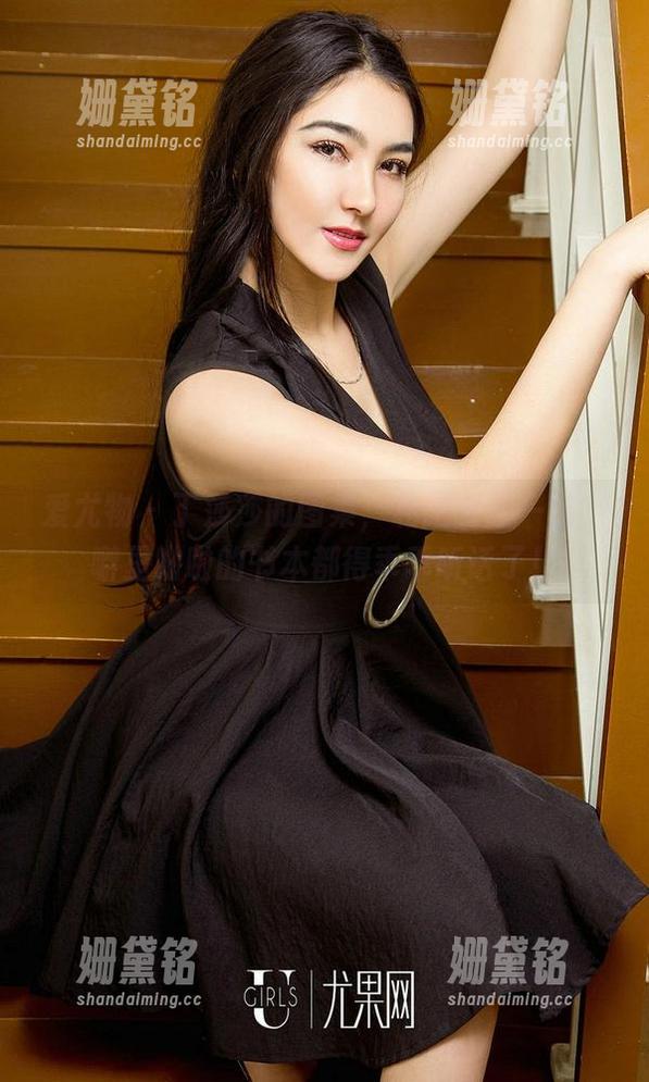 爱尤物 - 丁莎莎的图集，私拍制服一出，噼里啪啦的书本都得乖乖听话了！