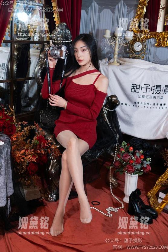 甜予摄影 - 梨子与她的高清裸足——这是个需要用心去恢复的小细节。