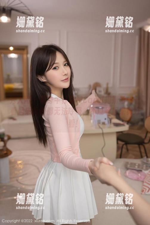 秀人网 - 紧身牛仔裤和Carol周妍希——看起来两者都无法呼吸，不过看起来真好看！