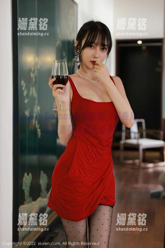 秀人网 - Demon瑶瑶的腿，很委屈，却在高清写真里无处不在