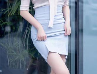 秀人网 - lingyu69泳衣合集：到底是泳衣好还是她好？摄影技术给力。