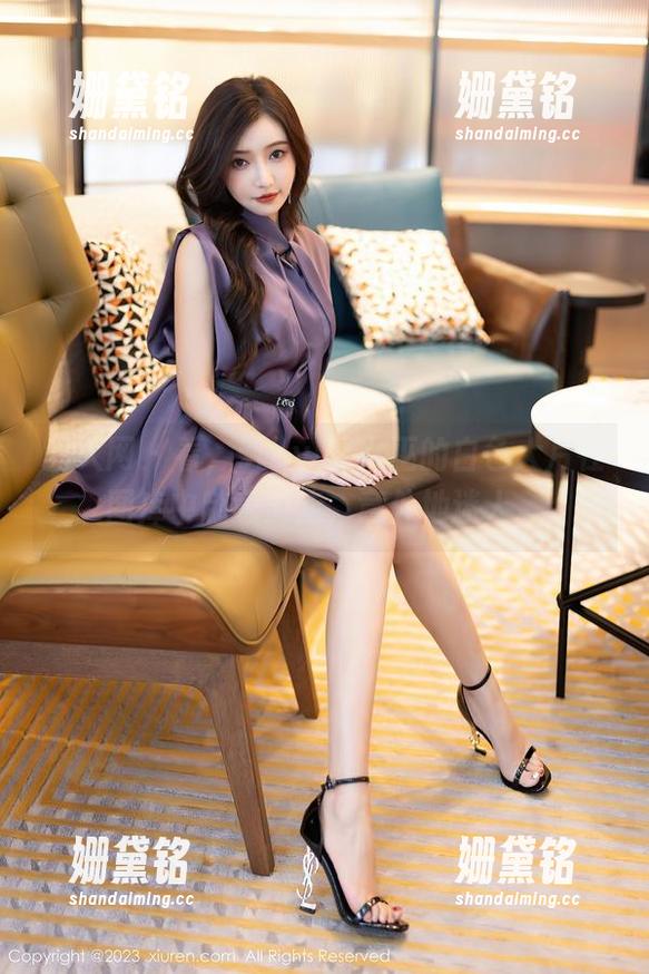 秀人网-sibyl是女巫 秀人网 - 看,sibyl是女巫的白色大片在图库中随意游走,意外地迷人。
