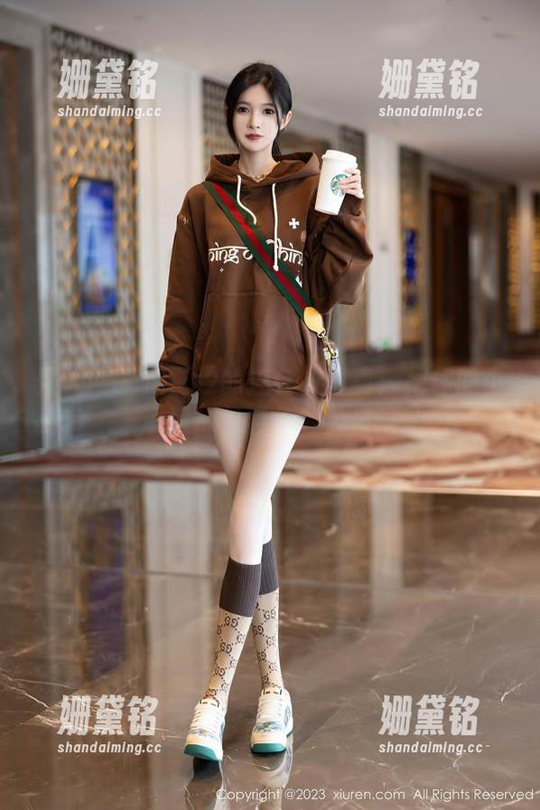秀人网 - 周慕汐的连体衣写真：把你的小心思都包裹得妥妥当当