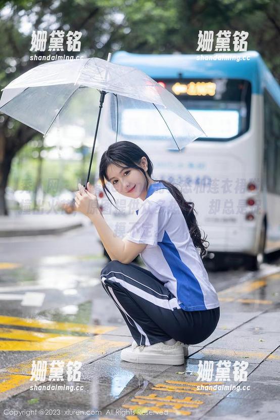 秀人网 - 娜露selena的姿态和连衣裙碰撞出火花，原图提供众多想法，却总是捉摸不定。