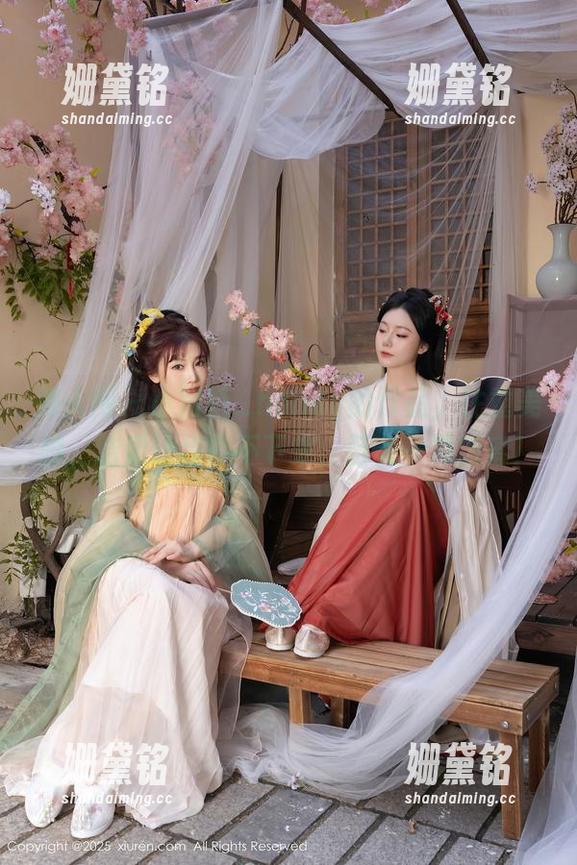 秀人网 - 小蛮妖_honey的作品，注重美脚，结果让我停不下来，目光一再游离！