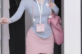 秀人网 - 灿宝空姐写真不止于美丽，下载的时候却让我感到尴尬。
