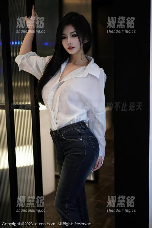 秀人网-闫璐璐 秀人网 - 闫璐璐:私拍中看到的不止是天使,还有俏皮图包!