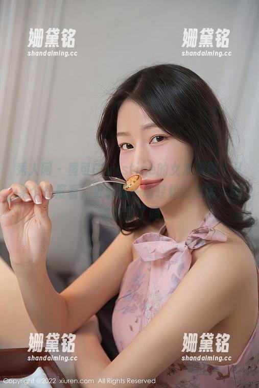 秀人网-黄可Christine 秀人网 - 黄可Christine的女友原图|从某个角度看,更像是一场轻松的对话,喏,你听到了吗?