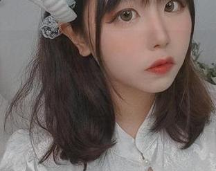 穆零Mu0在港风下的小吊带，私房美图剪影分外迷离，像极了一场音响与光影的舞会。