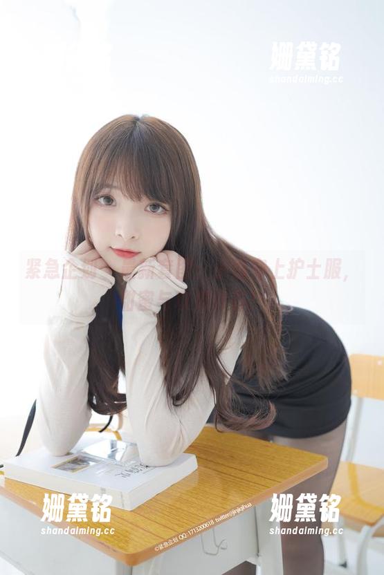 紧急企划 - 最新套图：小恩穿上护士服，甜蜜与攻势并存！