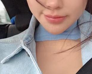 微密圈 - 难以抗拒:紫色哒豚豚的黑丝在线写真,一图胜千言!