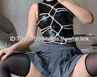 微密圈 - 上一秒还在翻图库,下一秒就被美邵女Baby的裤里丝抓住目光,真有意思。