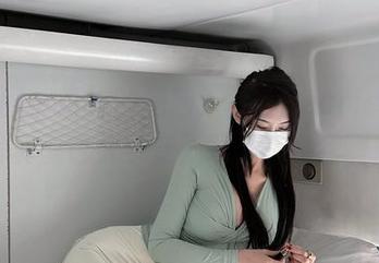 微密圈 - 说好的蛇精,脸红Dearie这组写真里也太多变了吧,有点乱啊!