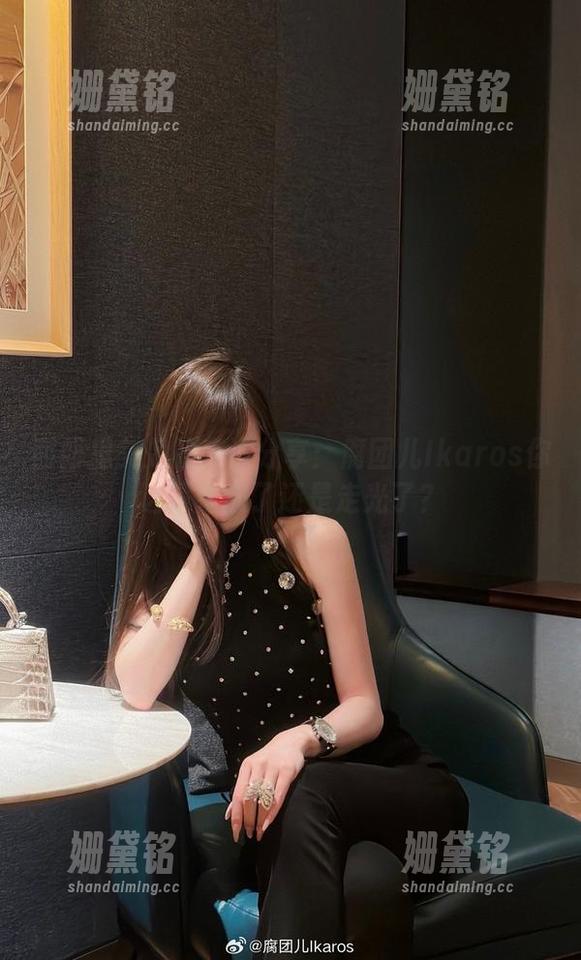 西西里美足的高清分享：腐团儿Ikaros你这是走心了还是走光了？