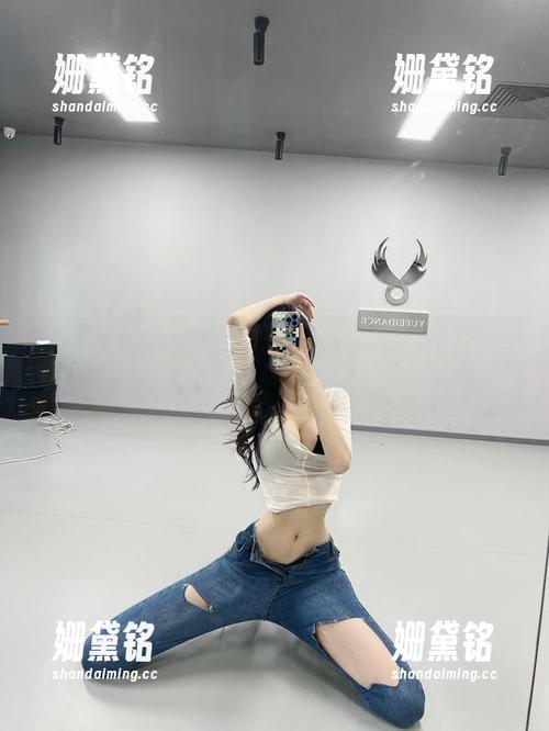 葛征 微密圈 - 葛征运动白袜精选:走路的每一步都在发光吗?