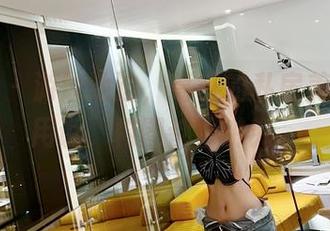 微密圈 - 游泳池边,葛征的私房美图,不用说,构图都很讲究。
