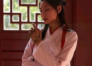 蜜桃社 - 透过Suki的黑白，观看时总有种想用铅笔给她涂颜色的冲动，太迷了吧？