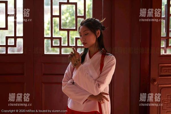 蜜桃社-Suki 蜜桃社 - 透过Suki的黑白,观看时总有种想用铅笔给她涂颜色的冲动,太迷了吧?
