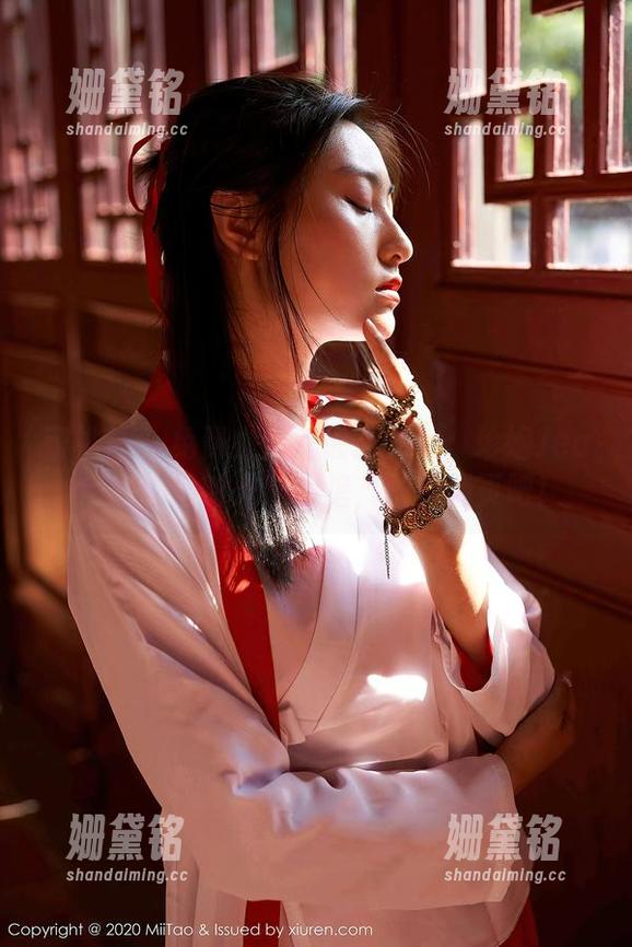 蜜桃社-珍妮Jeane 蜜桃社 - 免费办公室假面舞会:珍妮Jeane的职场时光照相馆,快来翻页吧!