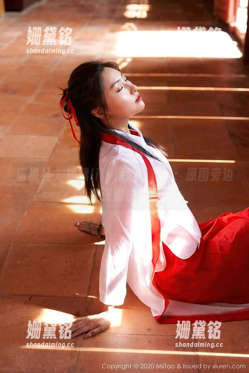 蜜桃社-琉璃lily 蜜桃社 - 琉璃lily海边写真集:原图旁边我紧张得快摔倒!