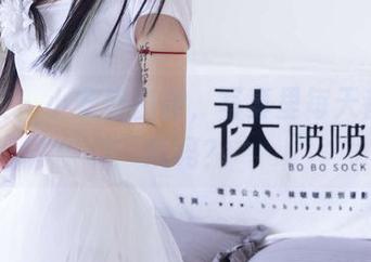 袜啵啵 - 小安穿白裙，写真里每天都在演戏吗？