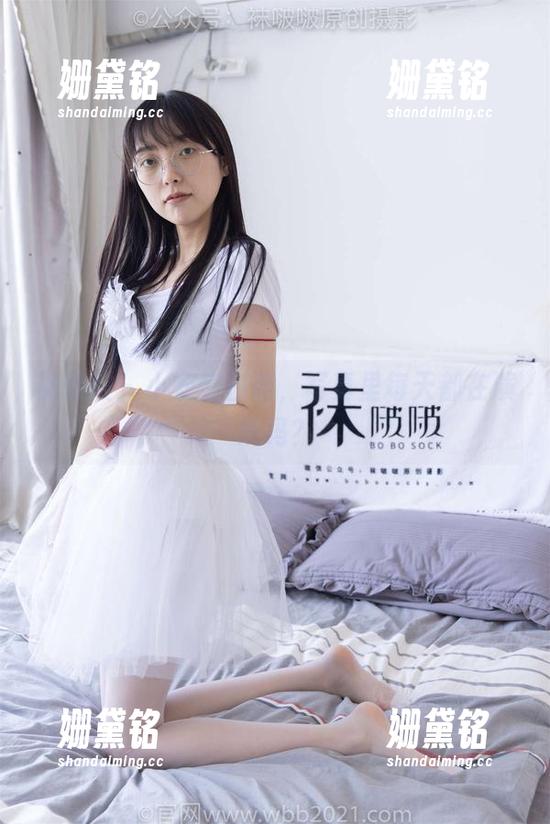 袜啵啵 - 小安穿白裙，写真里每天都在演戏吗？