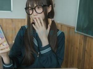 灰丝下的西园寺南歌:无圣光写真,热情和阴暗在角落相遇。