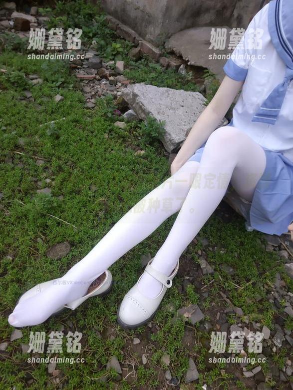 西尔酱 西尔酱裹住裤里丝,图片一眼定情,资源不小心被种草了。