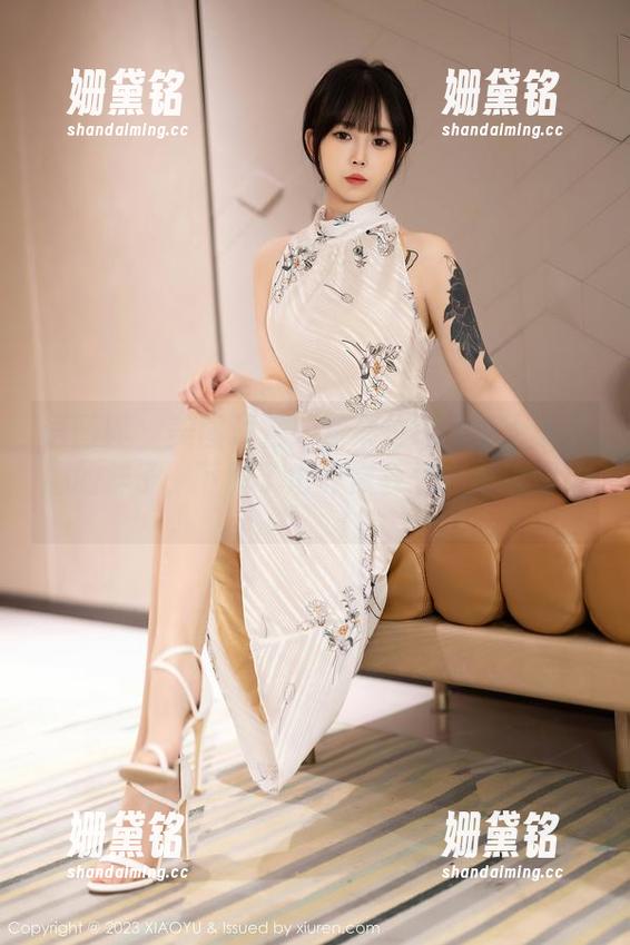 语画界 - 美图预警！潘朵拉Laa穿上水手服的样子，下载了也许你会想去海边溜达。