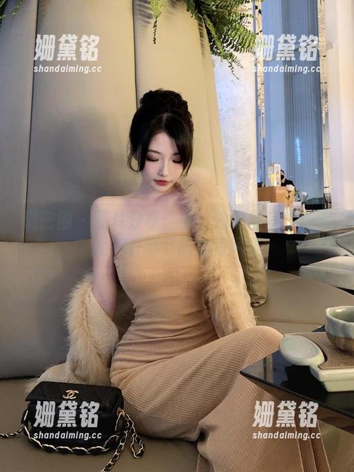 陈妮妮UNI 微密圈 - 图片分享:看!油亮丝足在陈妮妮UNI脚下的独特风景