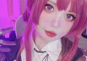 冲个澡也不忘cos,雪猫的浴室美图处处都透露着她的独特品味呢!