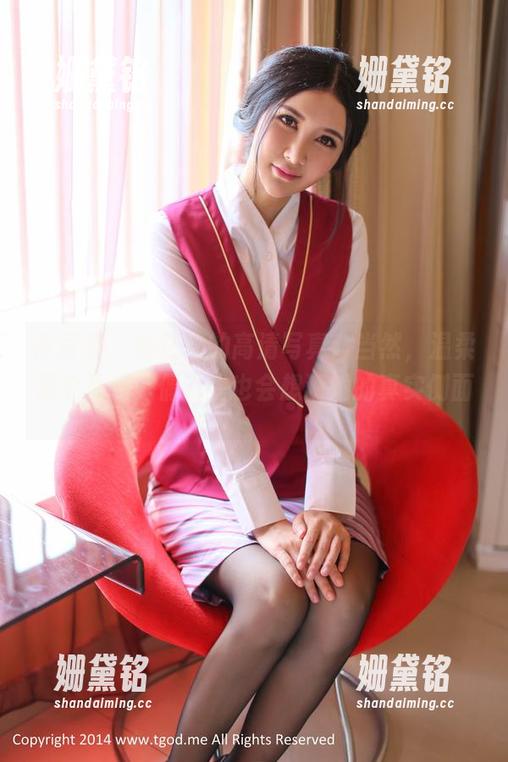 青豆客 - 施忆佳的高清写真：当然，温柔是个伪装，偶尔我也会想猜她的真实侧面。