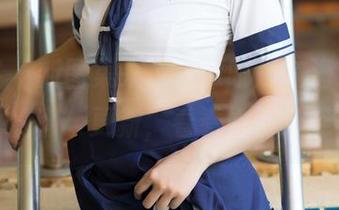 青豆客 - 新图集来了，谭晓彤在海边的“偷懒”更新，看看她那身姿