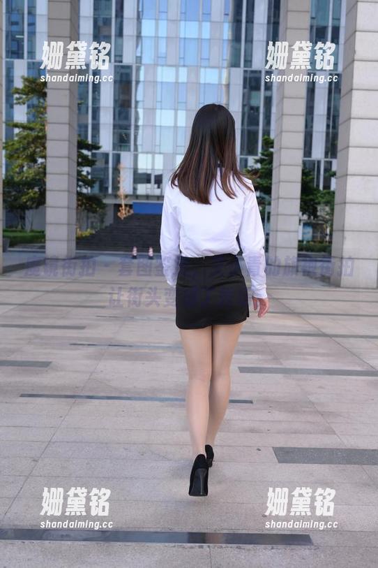魔镜街拍 - 套图鉴赏，艾小青的旗袍街拍让街头变成了秀场。