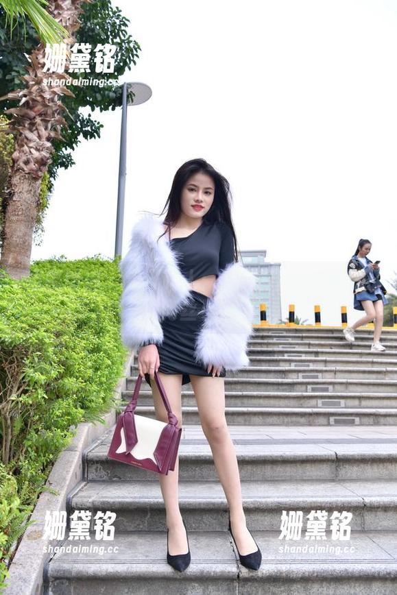 魔镜街拍 - 走开路人：艾小青的高清超短裙肉丝小宇宙
