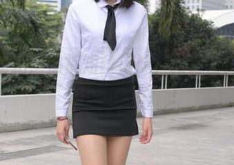 魔镜街拍：热裤短丝小妹，精选图库中的“热辣小甜菜”！
